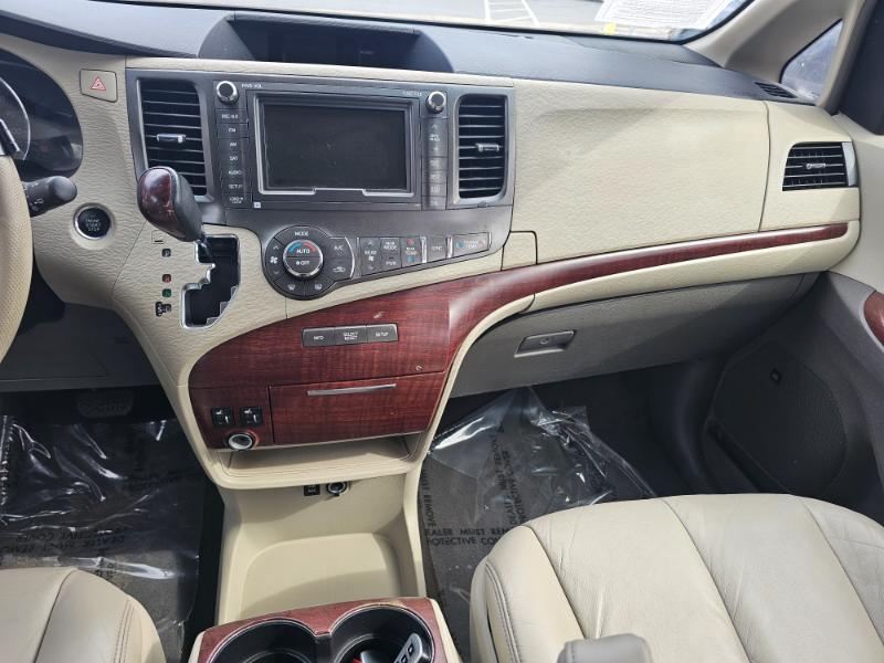 Toyota Sienna  2011 Toyota Sienna  2011