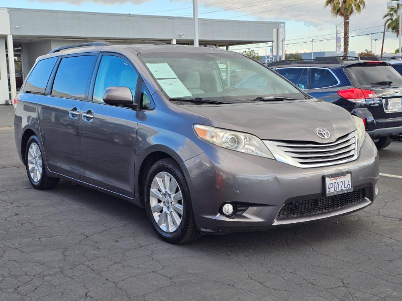 Toyota Sienna  2011 Toyota Sienna  2011
