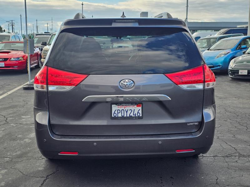 Toyota Sienna  2011 Toyota Sienna  2011