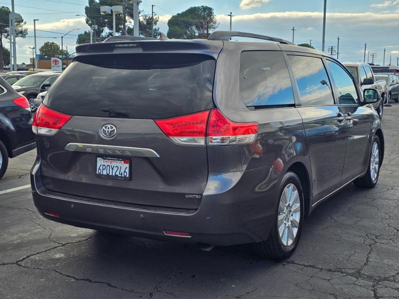 Toyota Sienna  2011 Toyota Sienna  2011