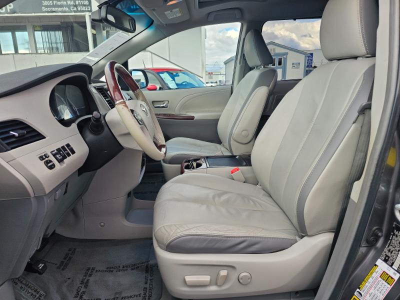 Toyota Sienna  2011 Toyota Sienna  2011