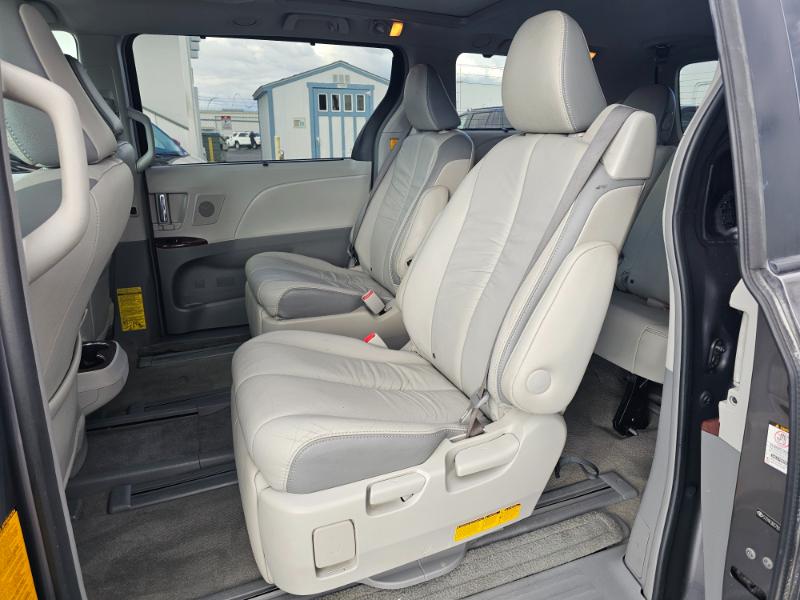 Toyota Sienna  2011 Toyota Sienna  2011