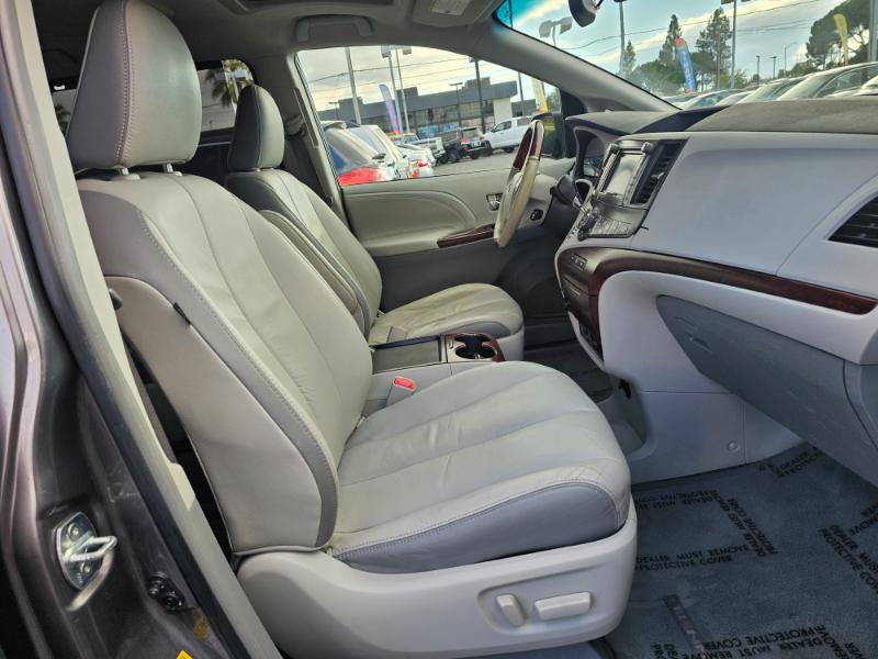 Toyota Sienna  2011 Toyota Sienna  2011