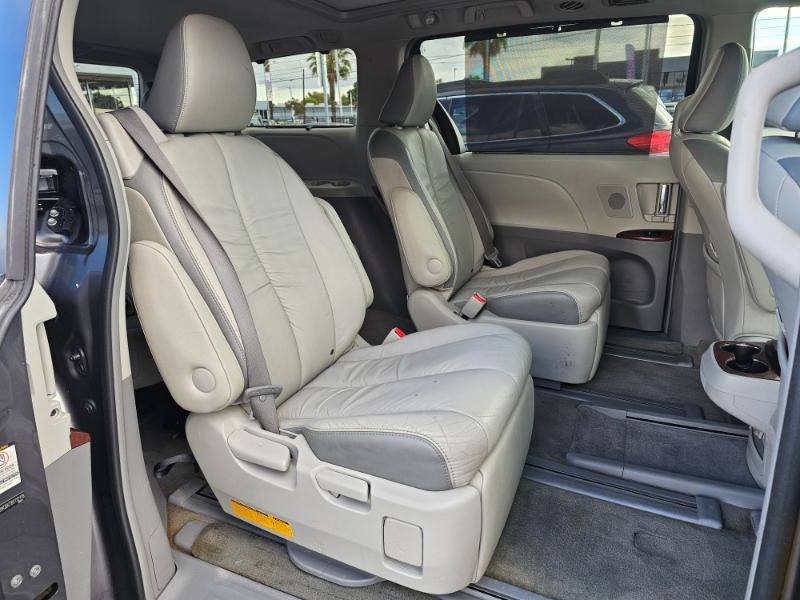 Toyota Sienna  2011 Toyota Sienna  2011