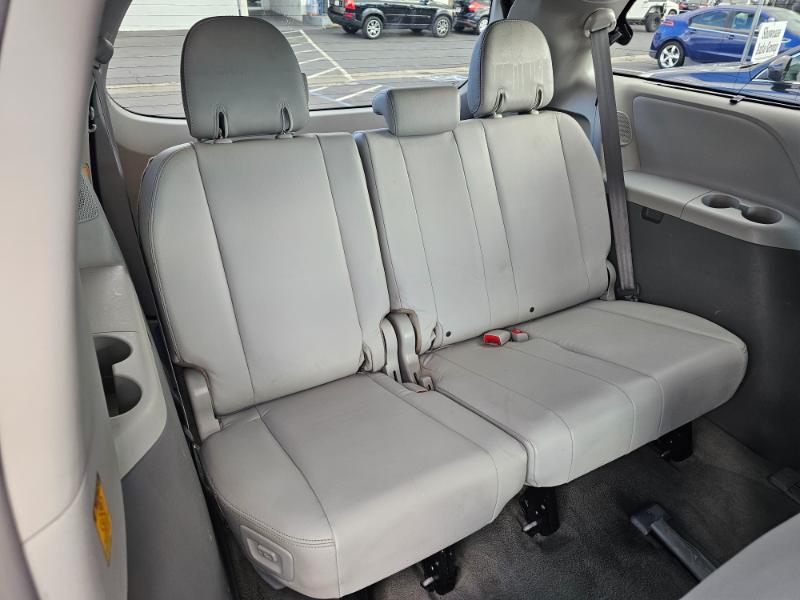 Toyota Sienna  2011 Toyota Sienna  2011