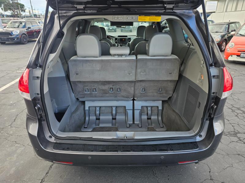 Toyota Sienna  2011 Toyota Sienna  2011
