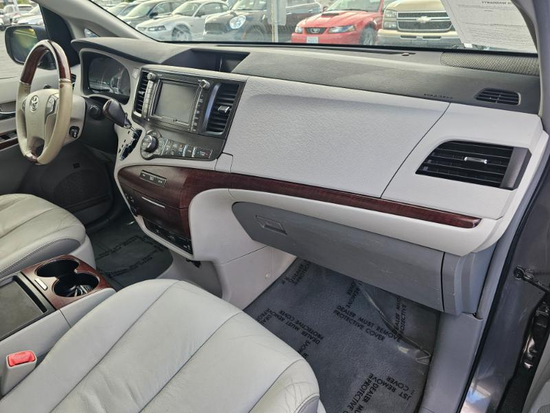 Toyota Sienna  2011 Toyota Sienna  2011
