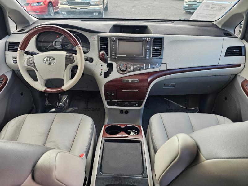 Toyota Sienna  2011 Toyota Sienna  2011