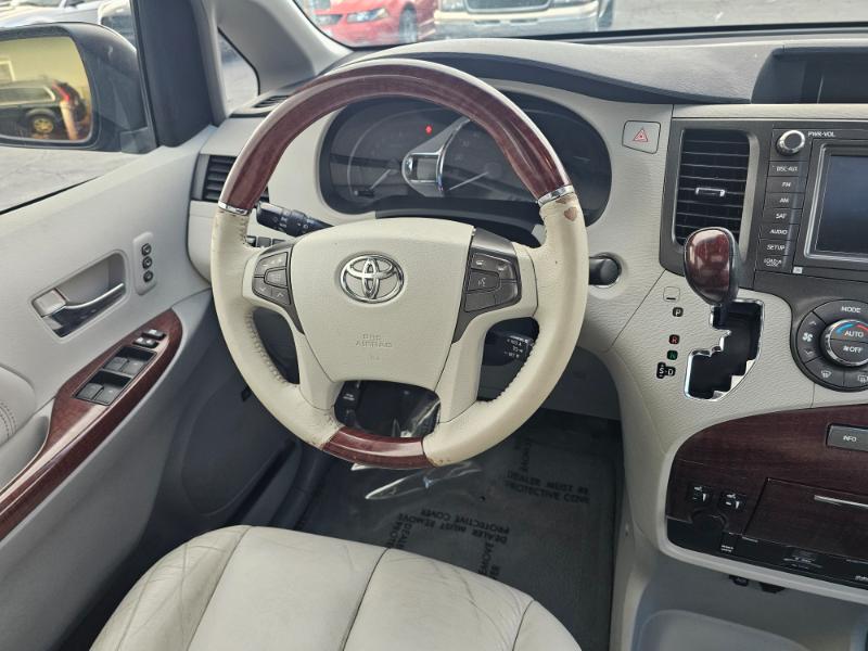 Toyota Sienna  2011 Toyota Sienna  2011