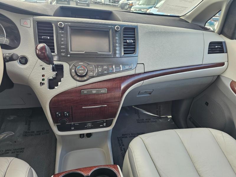 Toyota Sienna  2011 Toyota Sienna  2011