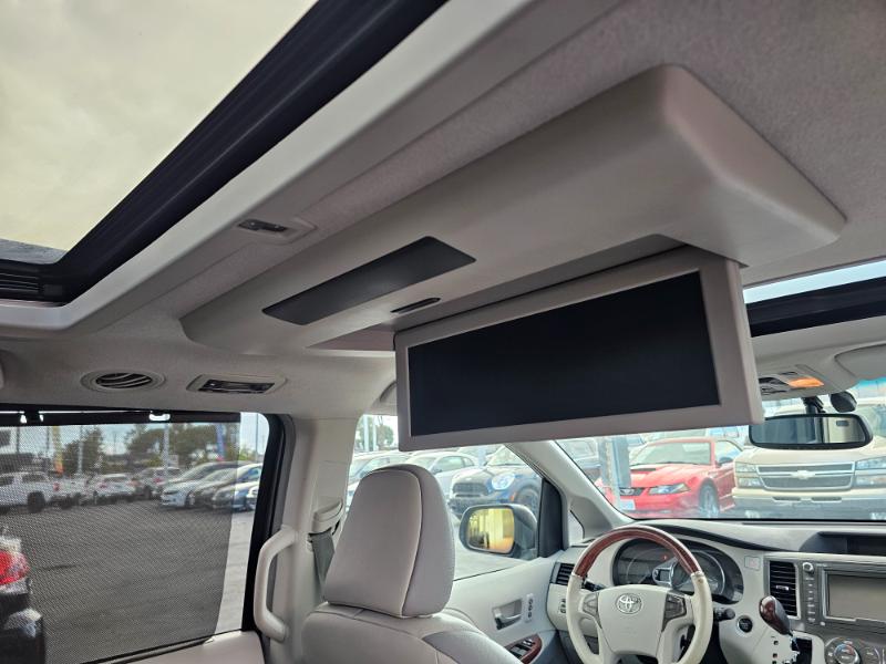 Toyota Sienna  2011 Toyota Sienna  2011