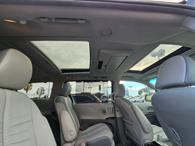 Toyota Sienna  2011 Toyota Sienna  2011