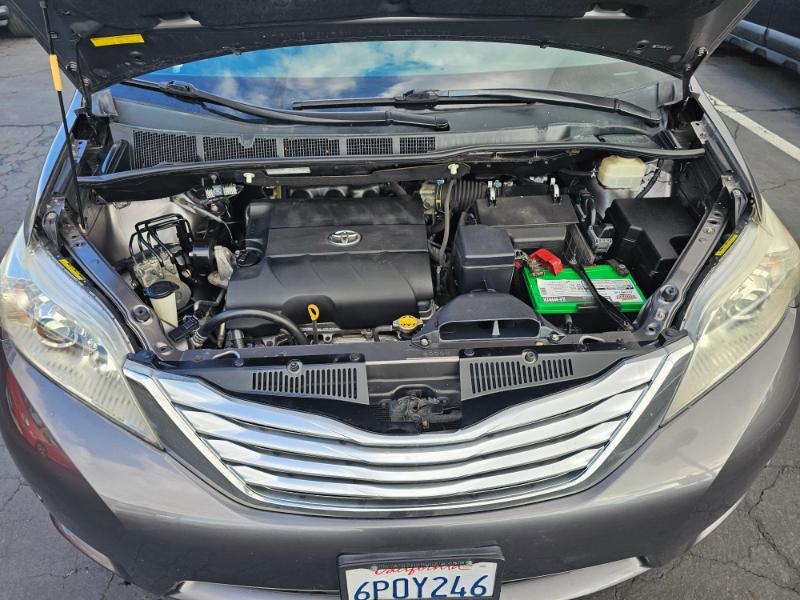 Toyota Sienna  2011 Toyota Sienna  2011