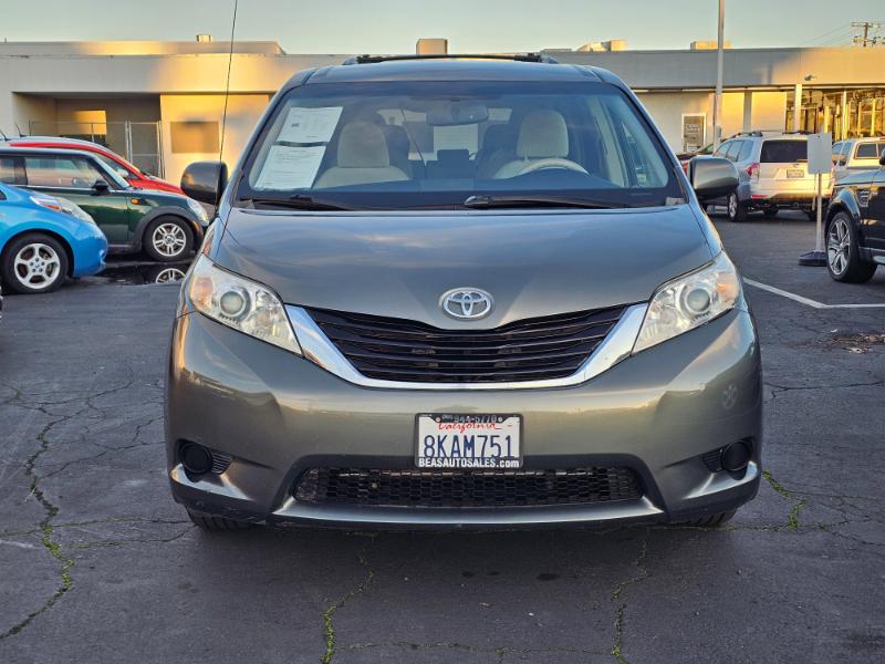 Toyota Sienna  2011
