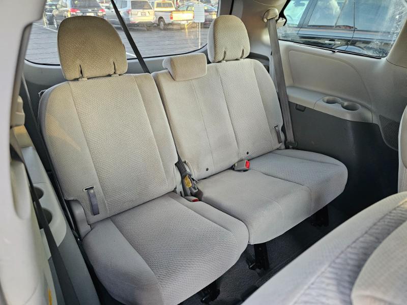 Toyota Sienna  2011