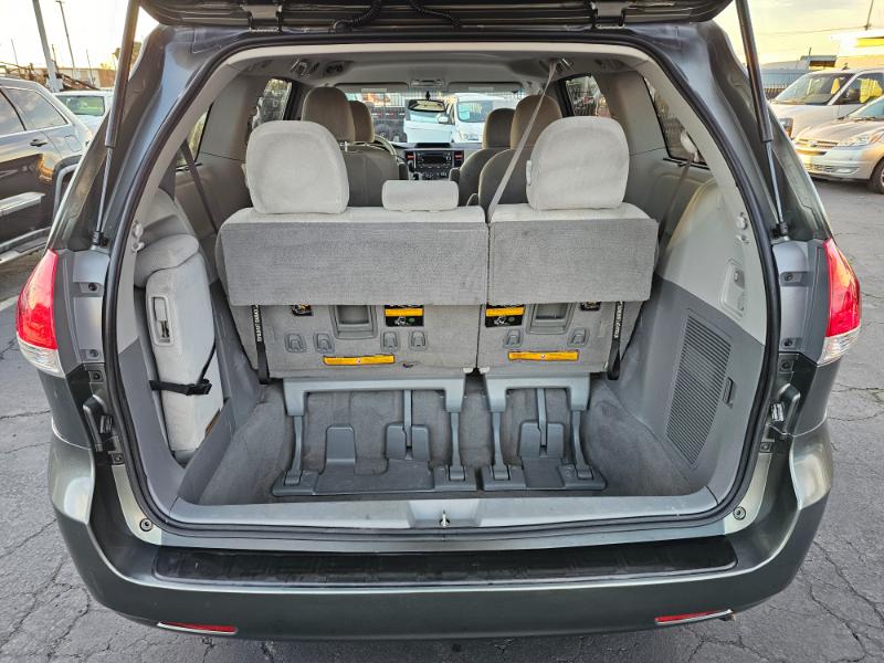 Toyota Sienna  2011
