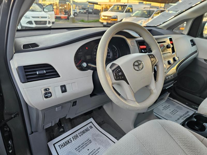 Toyota Sienna  2011