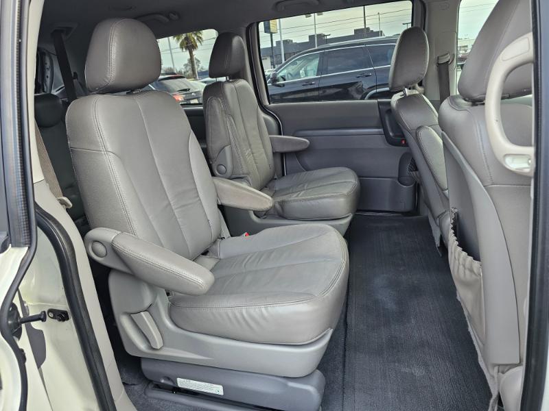 Kia Sedona EX LWB 2012