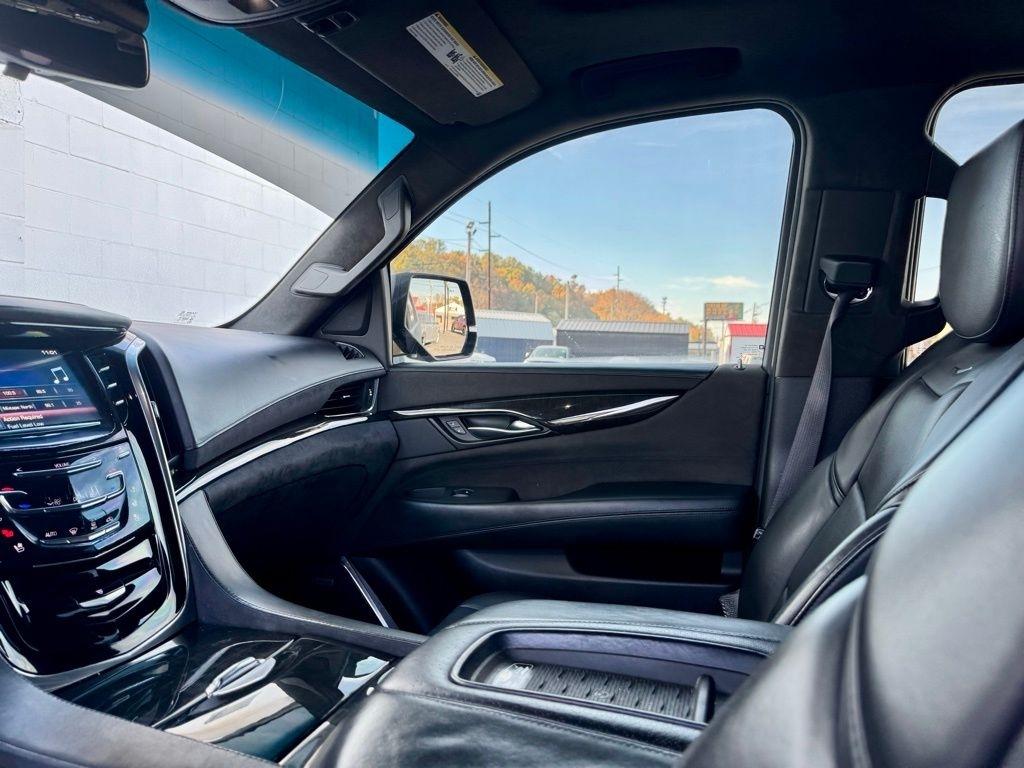 Cadillac Escalade 4WD 4dr Platinum 2017