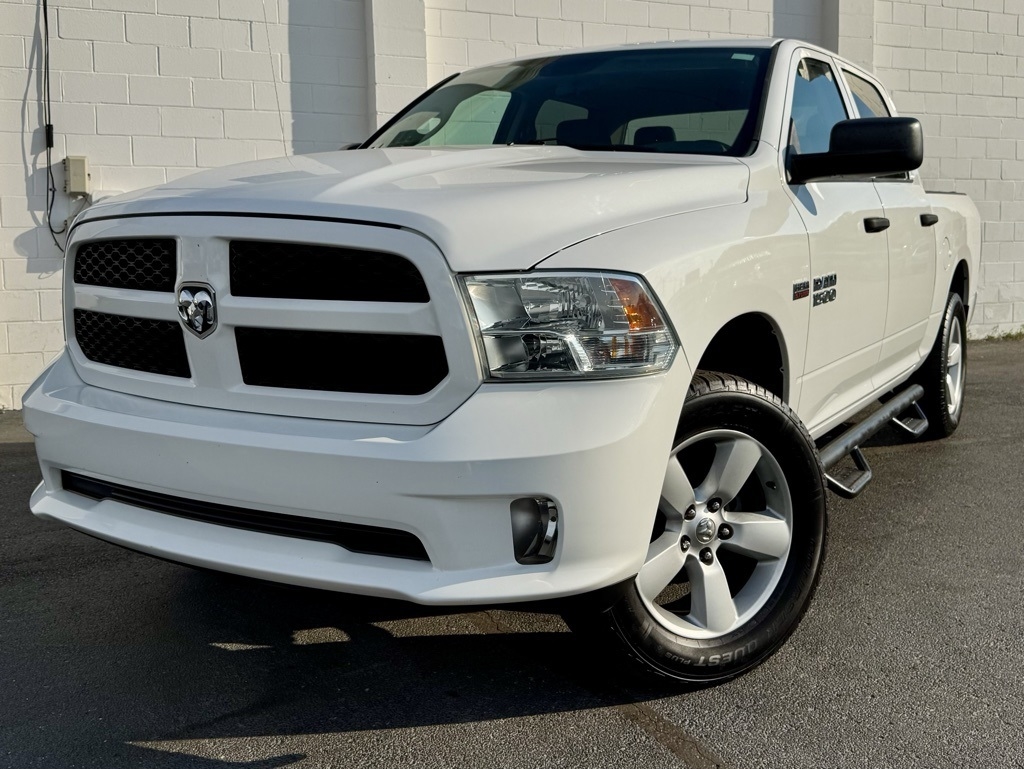 RAM 1500 4WD Crew Cab 140.5" Express 2016