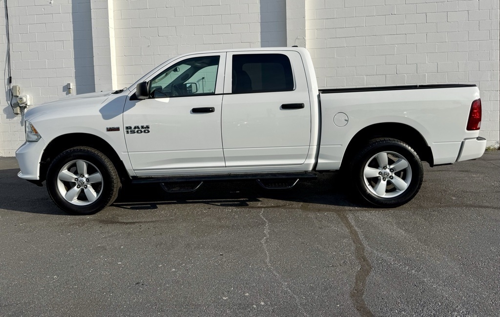 RAM 1500 4WD Crew Cab 140.5" Express 2016