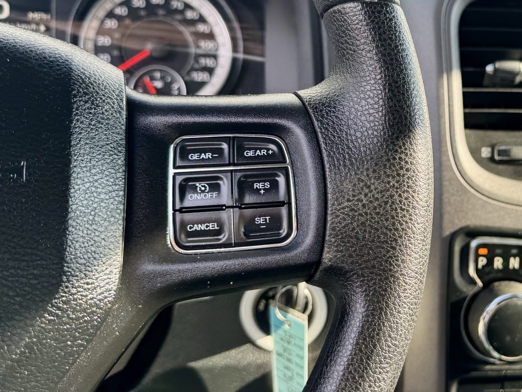 RAM 1500 4WD Crew Cab 140.5" Express 2016