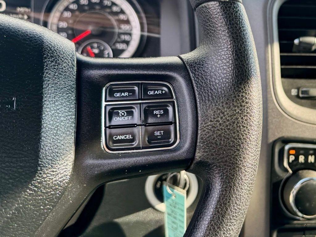 RAM 1500 4WD Crew Cab 140.5" Express 2016