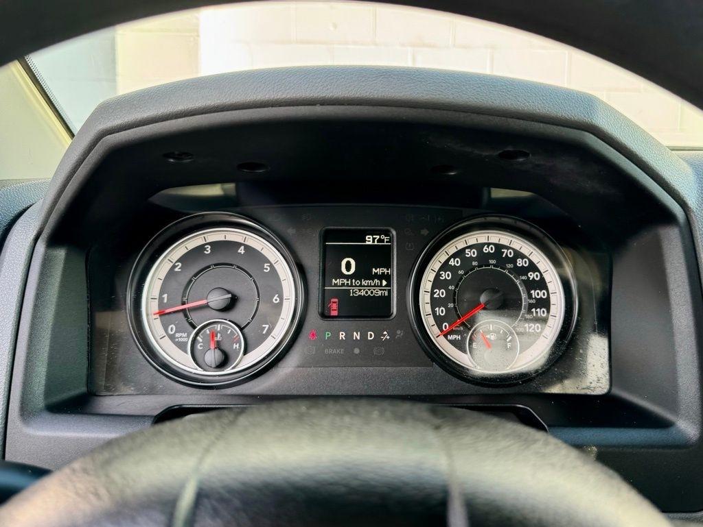 RAM 1500 4WD Crew Cab 140.5" Express 2016