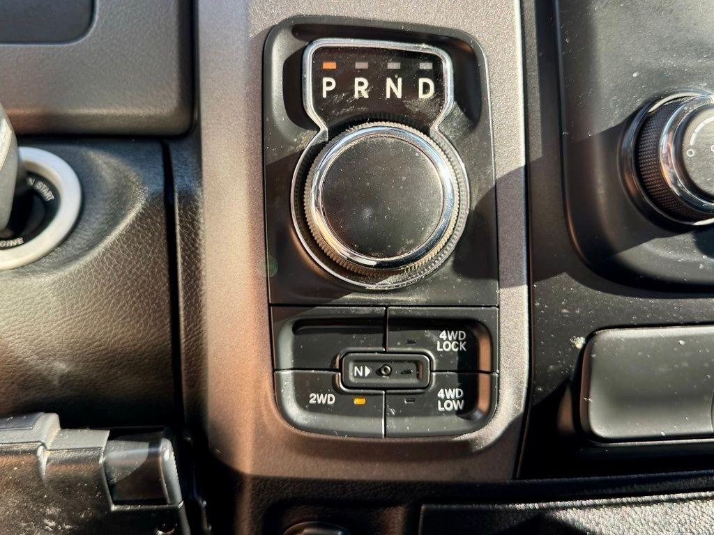 RAM 1500 4WD Crew Cab 140.5" Express 2016