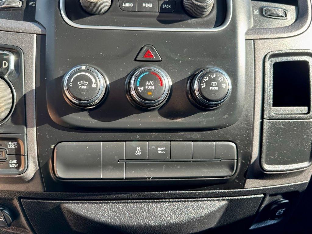 RAM 1500 4WD Crew Cab 140.5" Express 2016