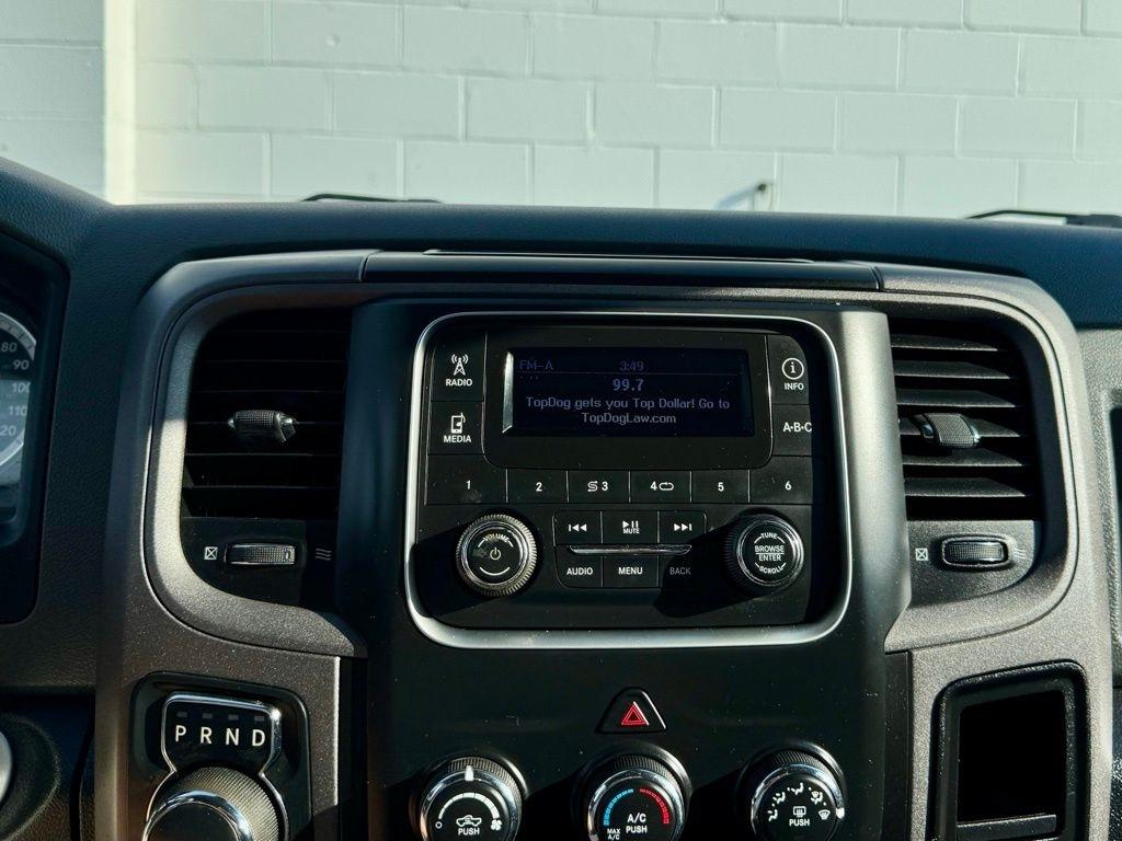 RAM 1500 4WD Crew Cab 140.5" Express 2016