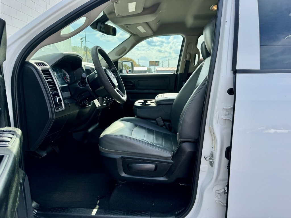 RAM 1500 Classic Tradesman 4x4 Crew Cab 5'7" Box 2020