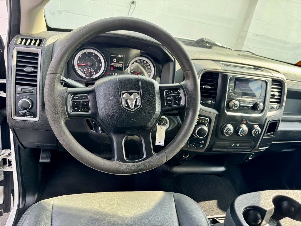 RAM 1500 Classic Tradesman 4x4 Crew Cab 5'7" Box 2020