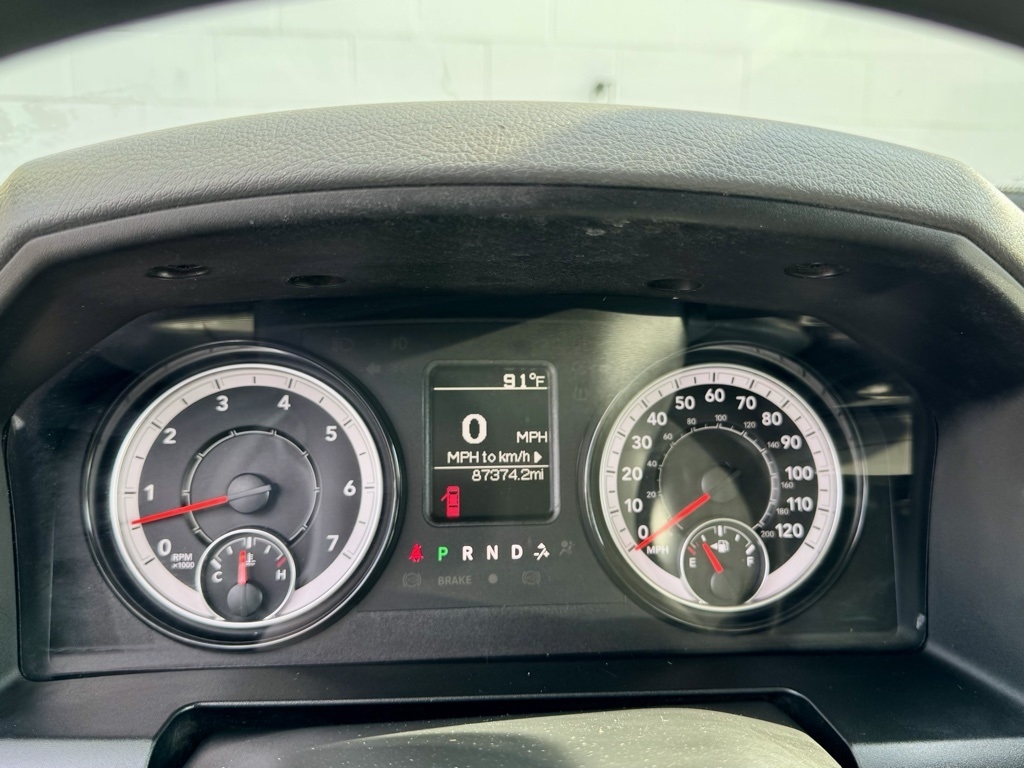 RAM 1500 Classic Tradesman 4x4 Crew Cab 5'7" Box 2020