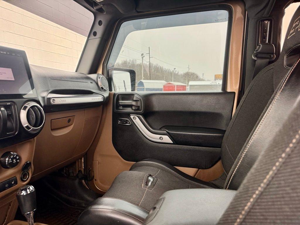 Jeep Wrangler 4WD 2dr Sahara 2015