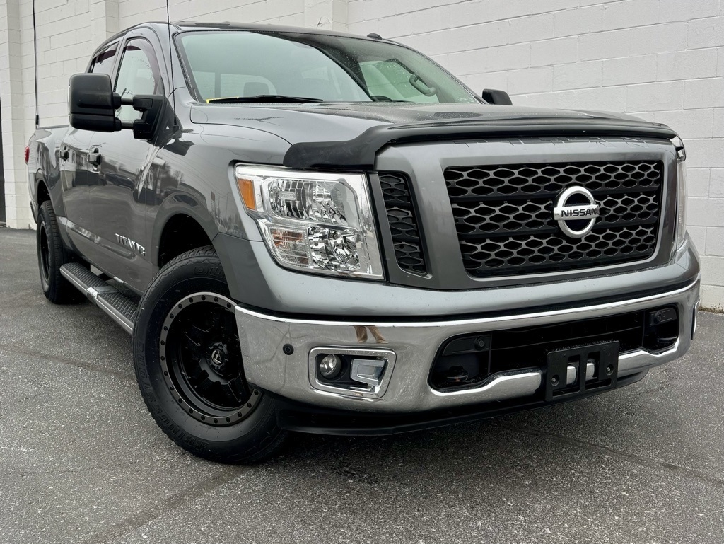 2019 Nissan Titan 4x4 Crew Cab SV
