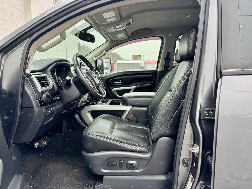 Nissan Titan 4x4 Crew Cab SV 2019