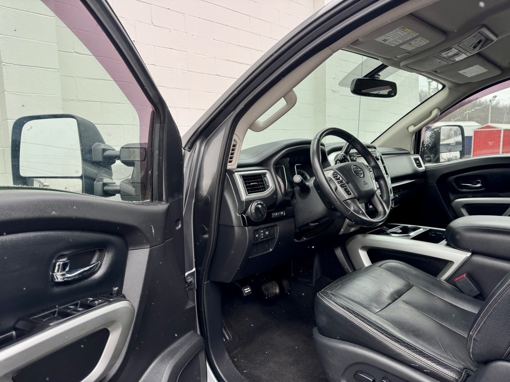 Nissan Titan 4x4 Crew Cab SV 2019