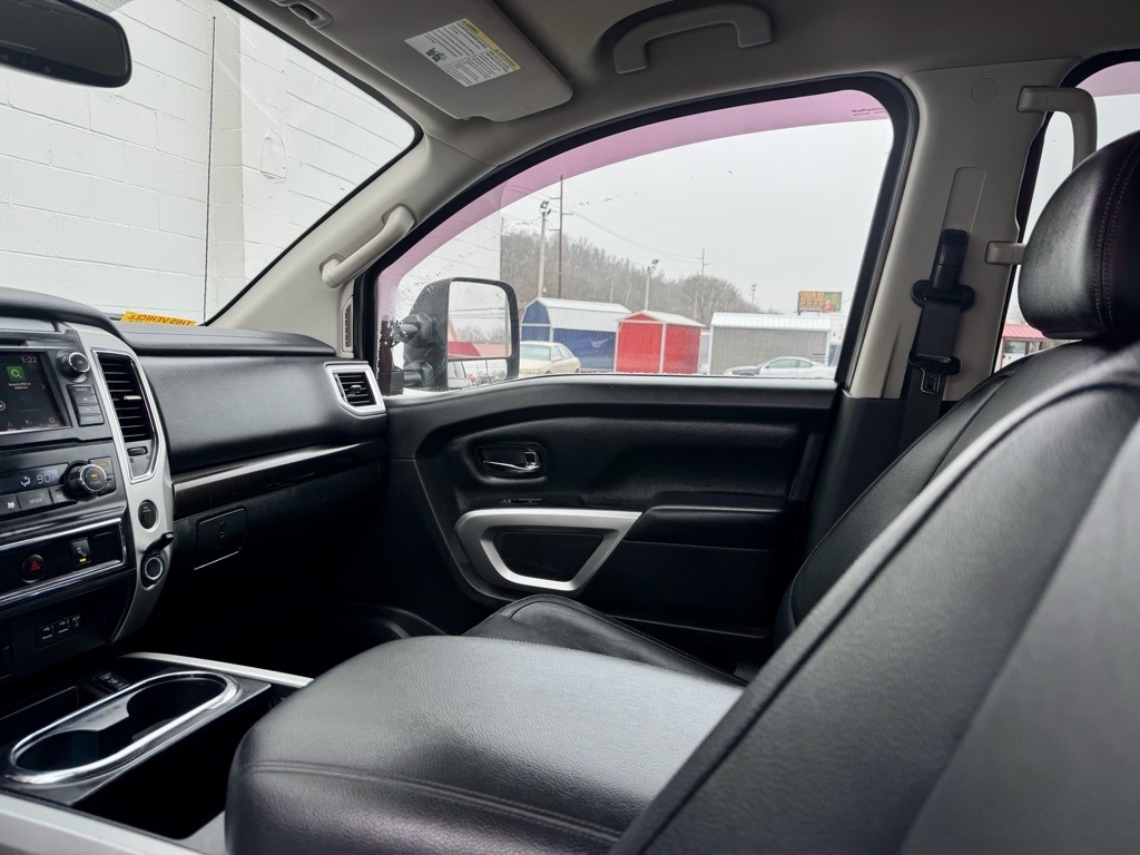 Nissan Titan 4x4 Crew Cab SV 2019