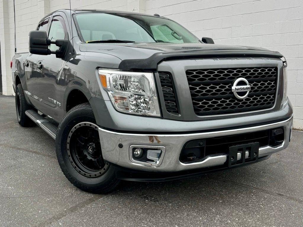 2019 Nissan Titan 4x4 Crew Cab SV