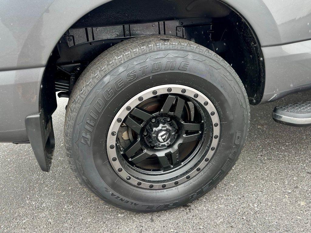 Nissan Titan 4x4 Crew Cab SV 2019