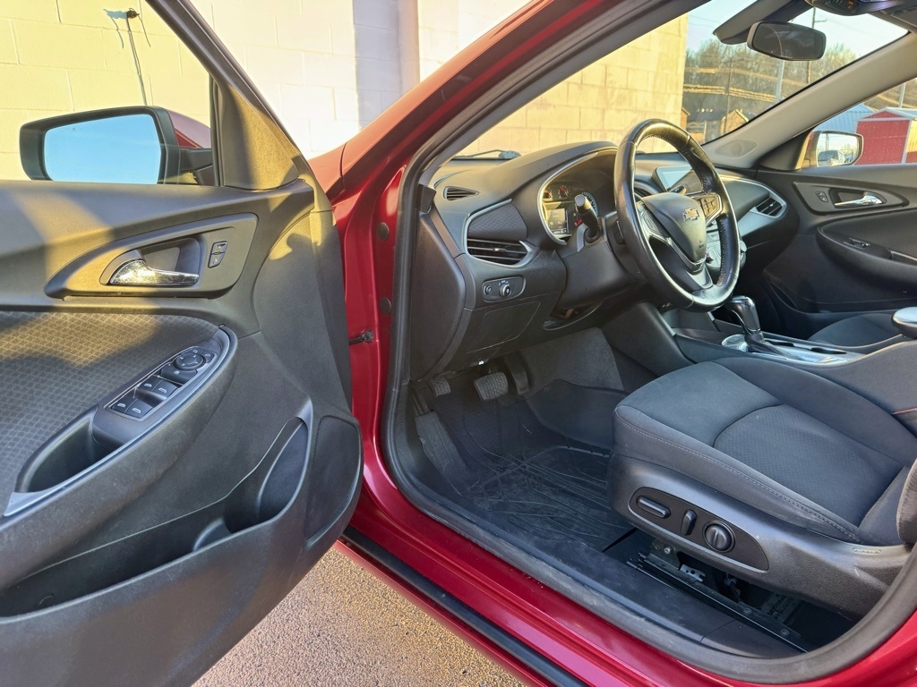 Chevrolet Malibu 4dr Sdn RS 2020