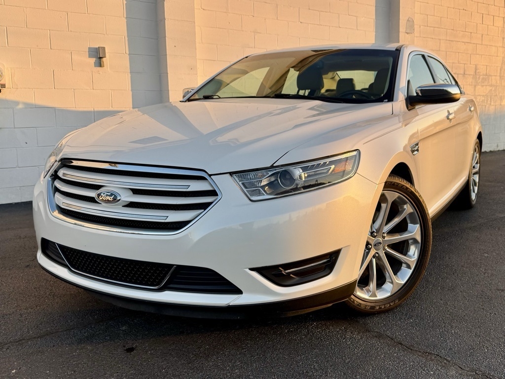 Ford Taurus Limited FWD 2018