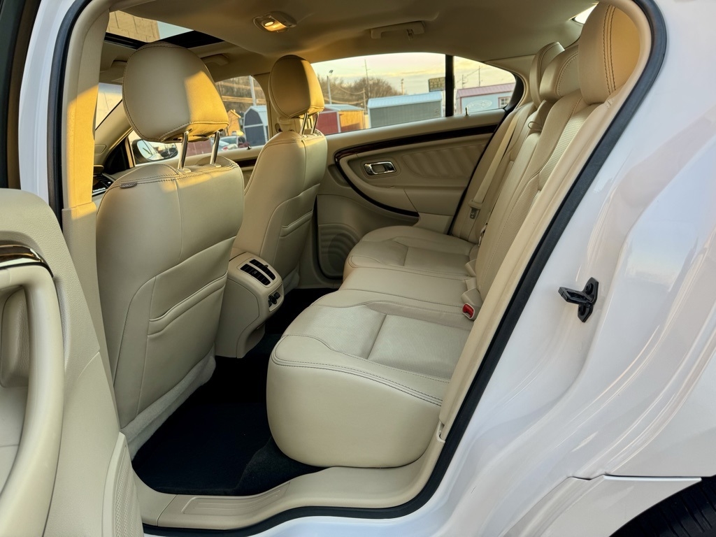 Ford Taurus Limited FWD 2018