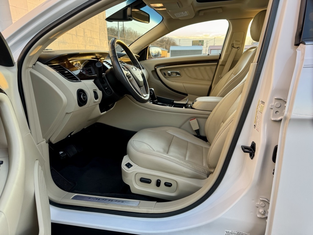 Ford Taurus Limited FWD 2018