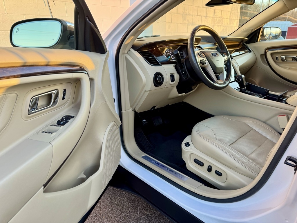 Ford Taurus Limited FWD 2018