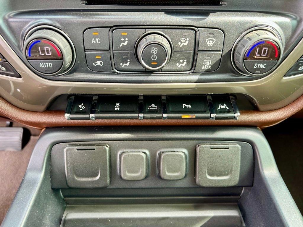 Chevrolet Silverado 1500 4WD Crew Cab 143.5" High Country 2018