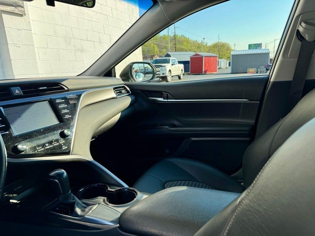 Toyota CAMRY/SE/L  2018