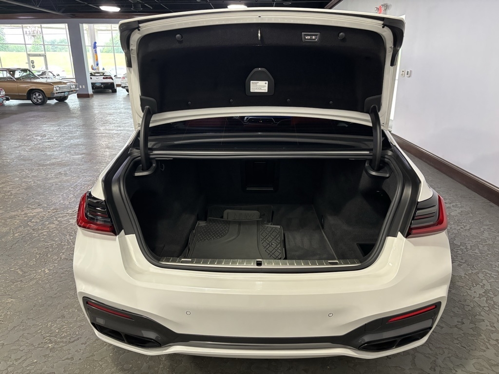 BMW 7-Series M760i xDrive 2022