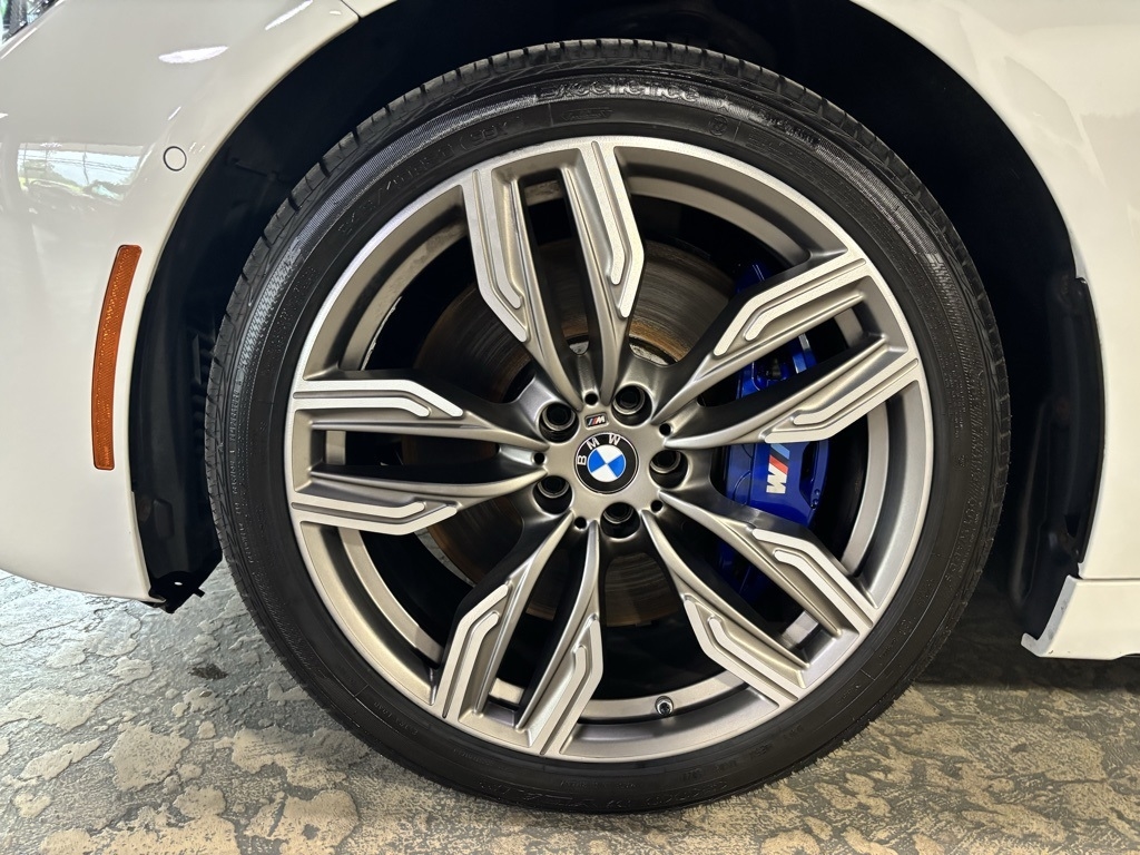 BMW 7-Series M760i xDrive 2022